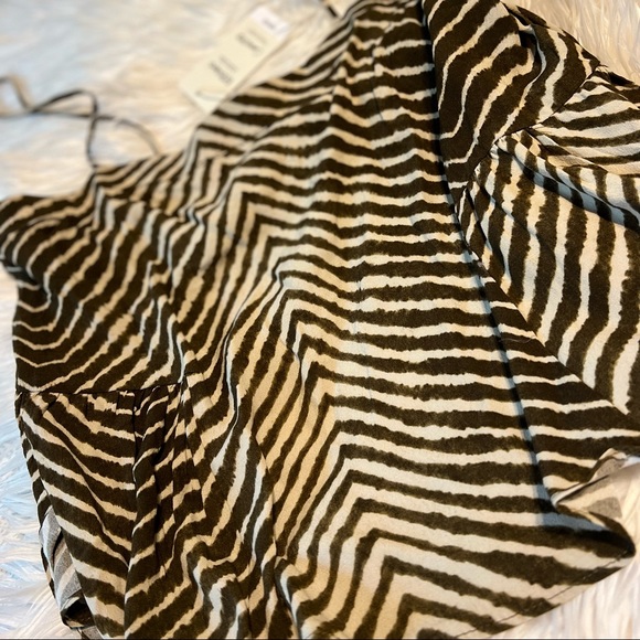๐คNWT - Flowy Zebra Printed Top Khasi - Picture 13 of 14